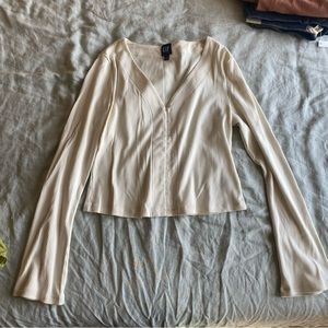 Ribbed gap flutter sleeve button down